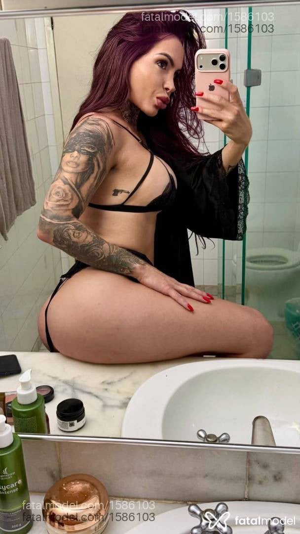 Acompanhante mulher trans ruiva (o) de olhos castanhos - Arielle garcez