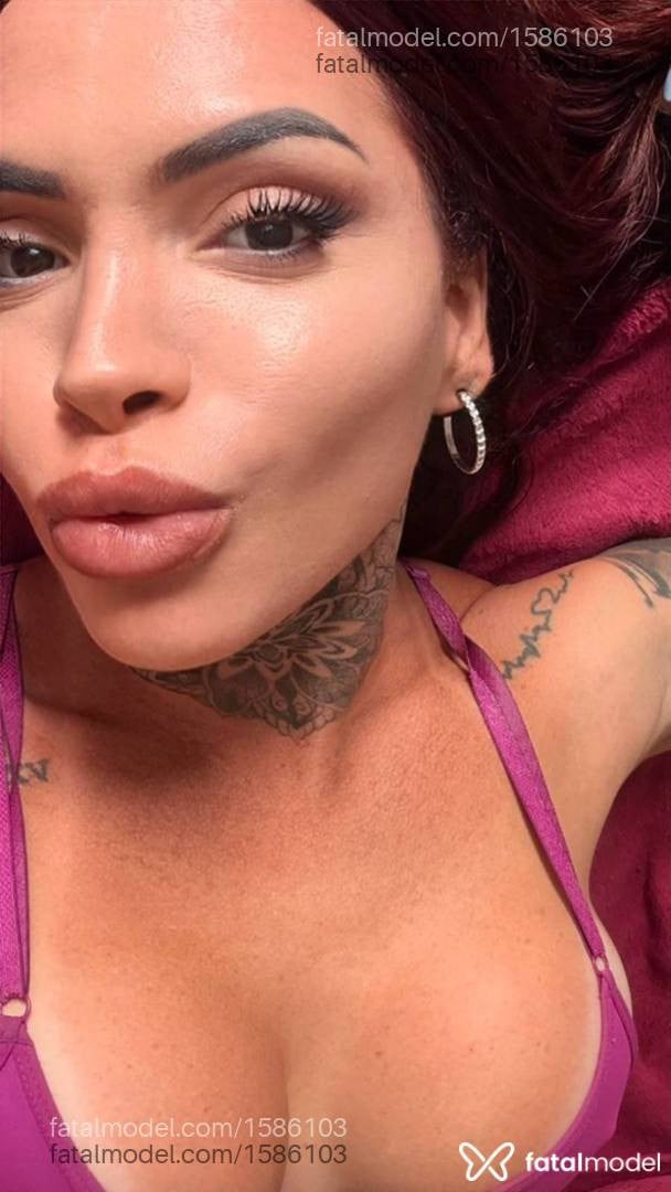 Acompanhante mulher trans ruiva (o) de olhos castanhos - Arielle garcez