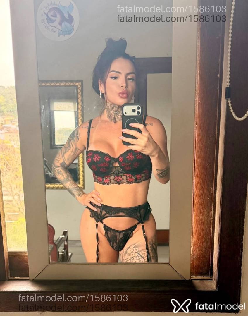 Acompanhante mulher trans ruiva (o) de olhos castanhos - Arielle garcez