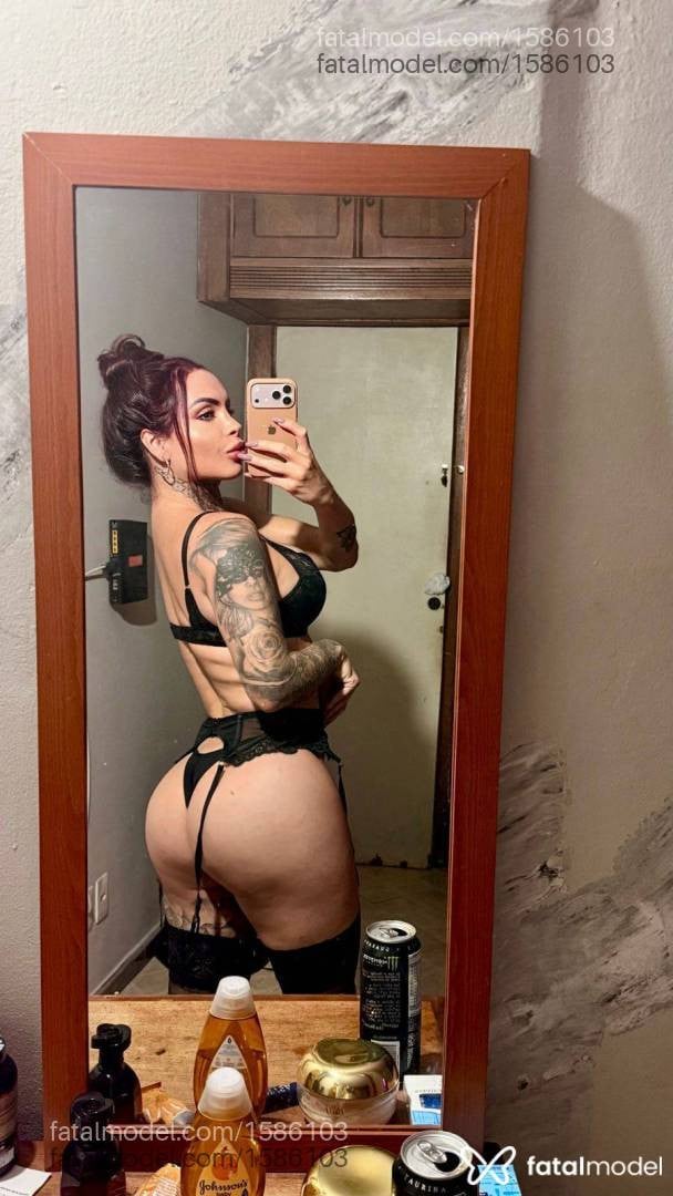 Acompanhante mulher trans ruiva (o) de olhos castanhos - Arielle garcez