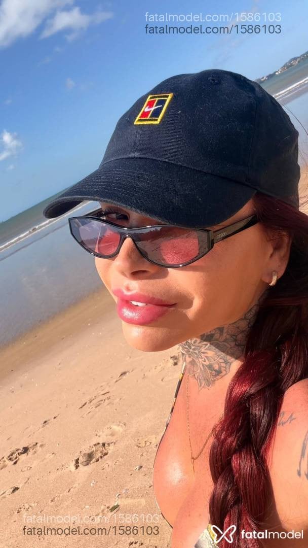 Acompanhante mulher trans ruiva (o) de olhos castanhos - Arielle garcez