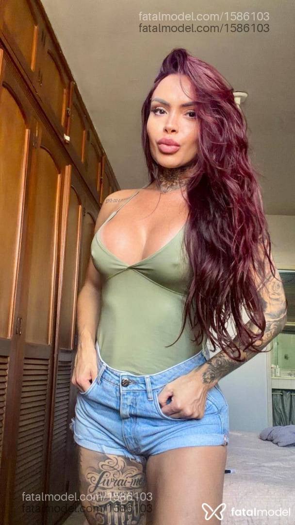 Acompanhante mulher trans ruiva (o) de olhos castanhos - Arielle garcez