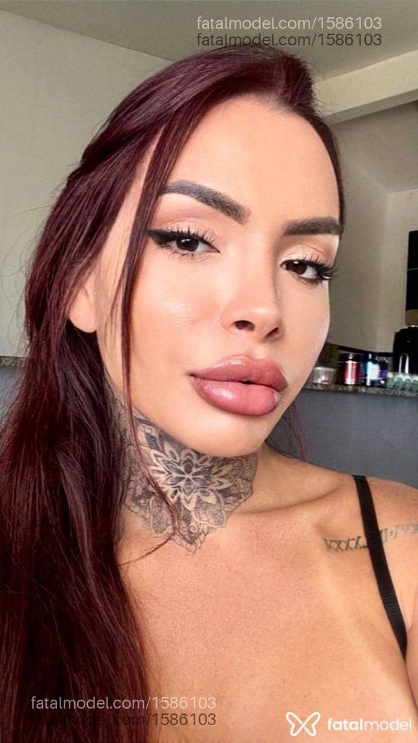 Acompanhante mulher trans ruiva (o) de olhos castanhos - Arielle garcez
