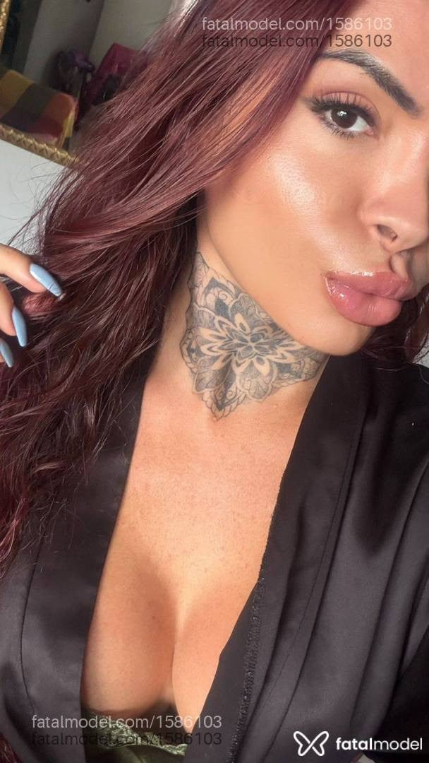 Acompanhante mulher trans ruiva (o) de olhos castanhos - Arielle garcez