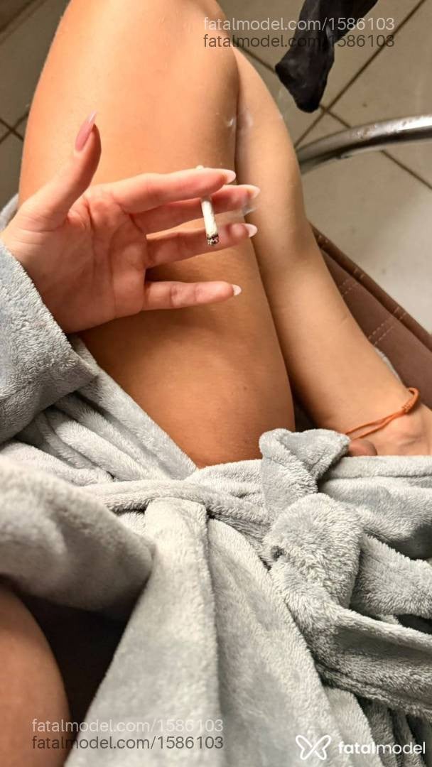 Acompanhante mulher trans ruiva (o) de olhos castanhos - Arielle garcez