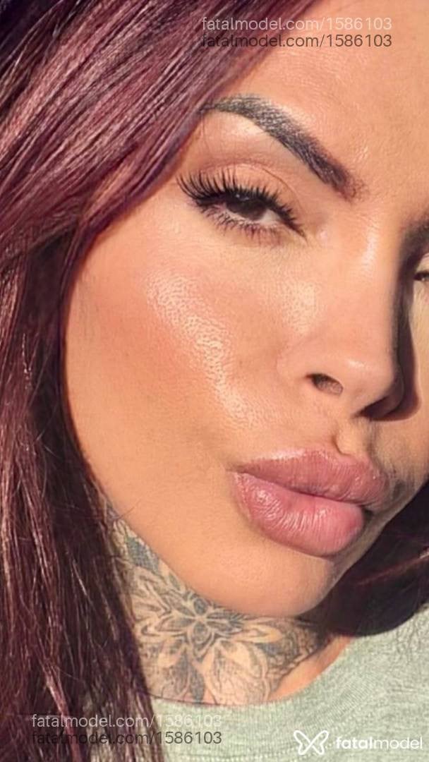 Acompanhante mulher trans ruiva (o) de olhos castanhos - Arielle garcez