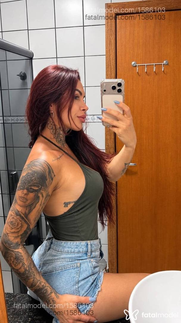 Acompanhante mulher trans ruiva (o) de olhos castanhos - Arielle garcez