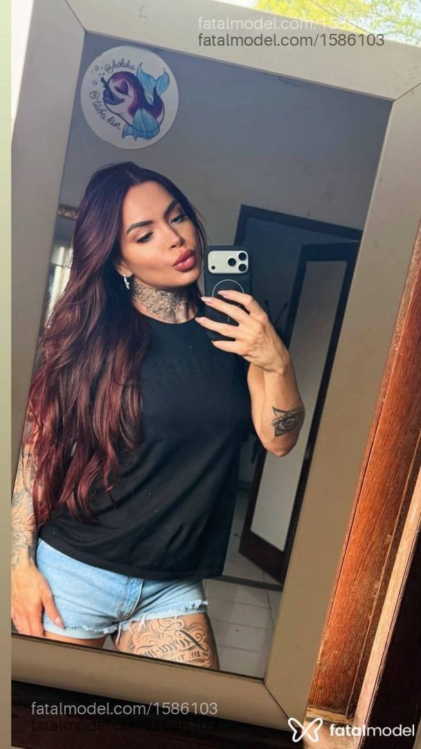 Acompanhante mulher trans ruiva (o) de olhos castanhos - Arielle garcez
