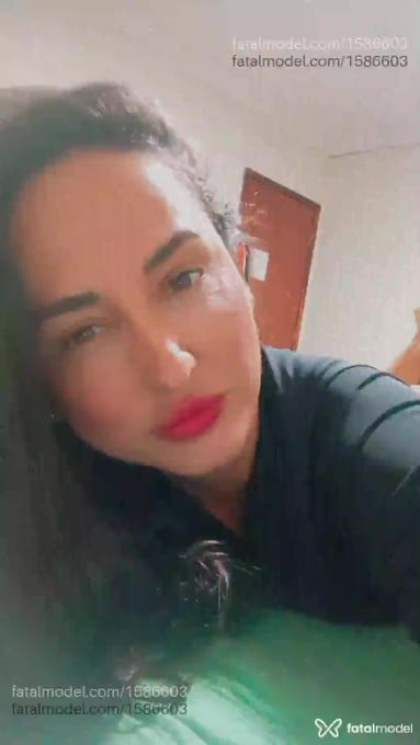 Acompanhante mulher com cabelo castanho de olhos mel em Ponta Grossa - Jjuju