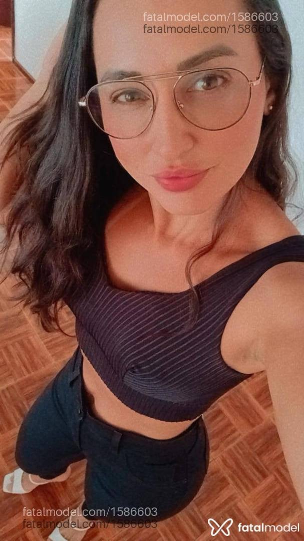 Acompanhante mulher com cabelo castanho de olhos mel em Bento Gonçalves - Jjuju