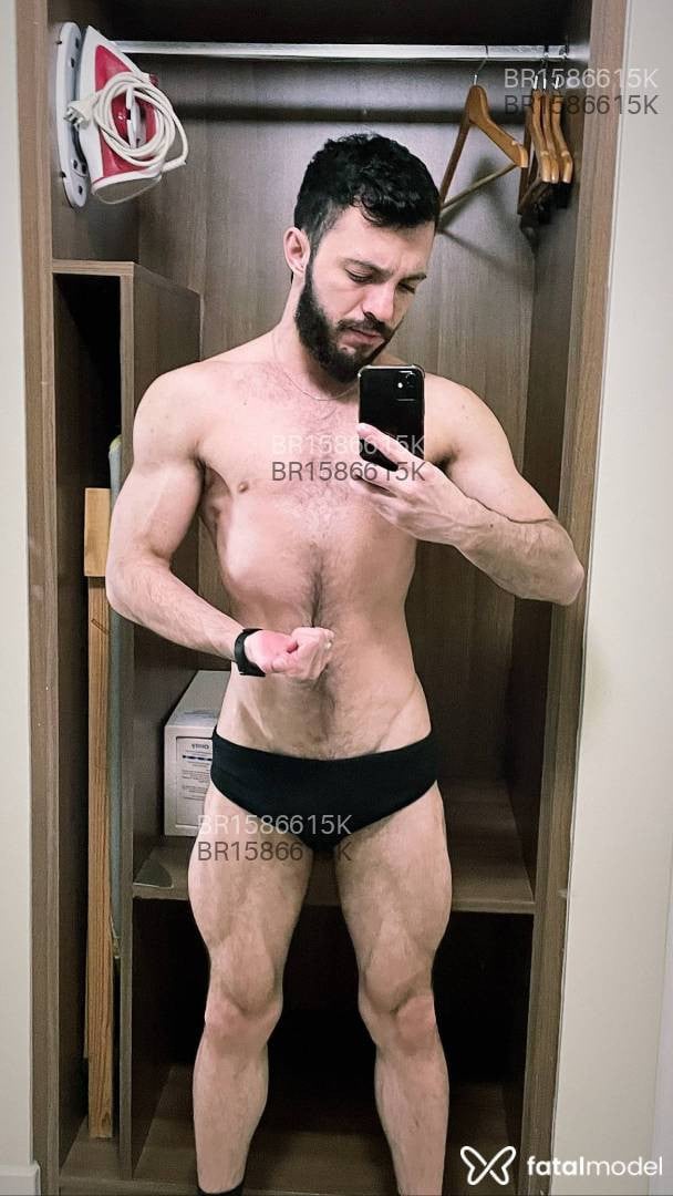 Acompanhante homem com cabelo castanho de olhos castanhos em Porto Alegre - Victor Brasher