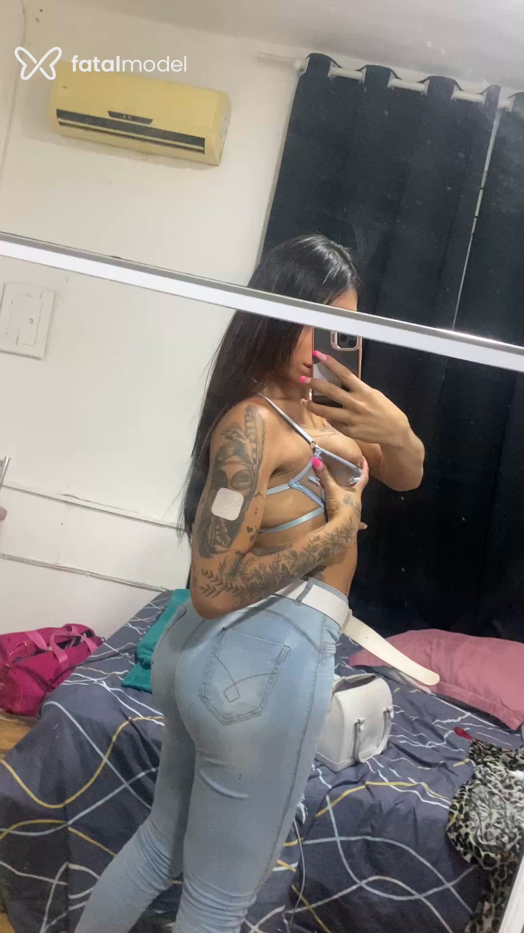 Acompanhante mulher trans com cabelo castanho de olhos castanhos em Criciúma Acompanhante mulher trans com cabelo castanho de olhos castanhos em Criciúma - Victoria
