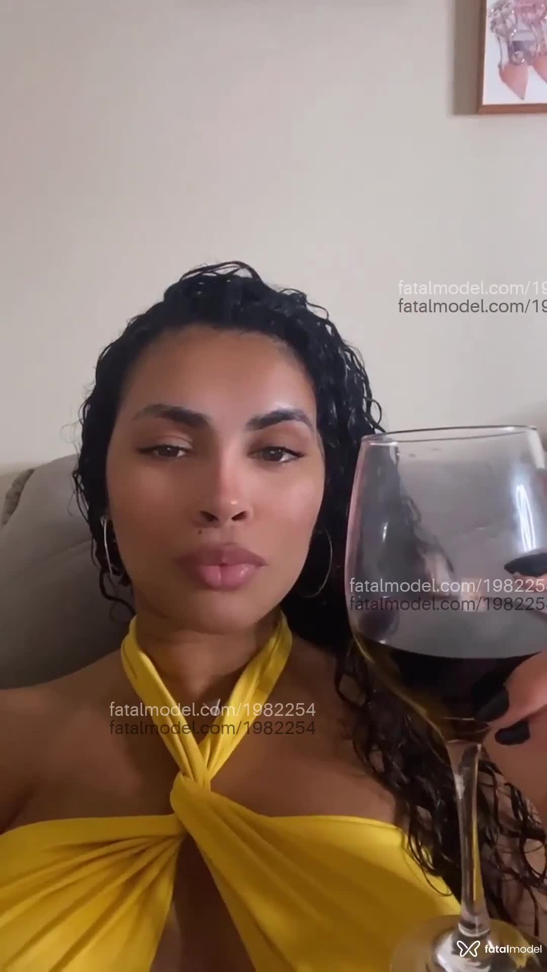 Acompanhante mulher morena (o) de olhos castanhos em Juiz de Fora - Ísis Marques