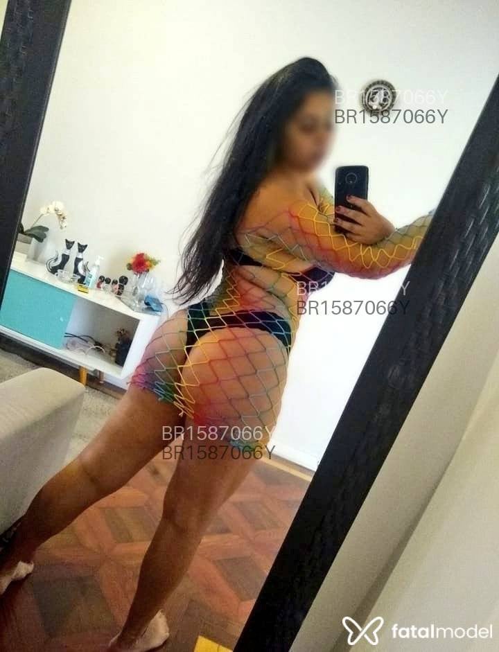 Acompanhante mulher com cabelo castanho de olhos castanhos em São Paulo Acompanhante mulher com cabelo castanho de olhos castanhos em São Paulo - Mirella Manciny