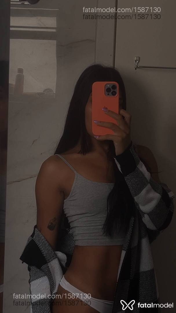 Acompanhante mulher trans morena (o) de olhos castanhos - Stella