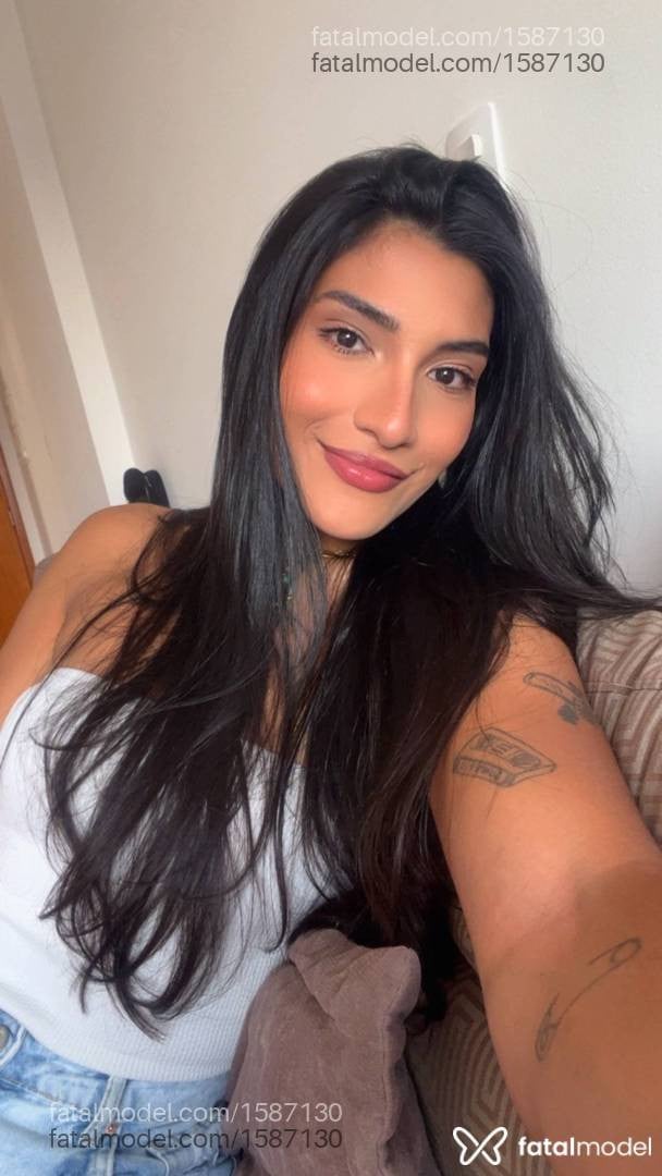 Acompanhante mulher trans morena (o) de olhos castanhos - Stella