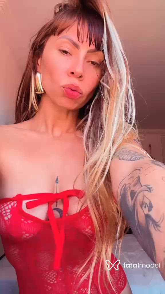 Acompanhante mulher loira (o) de olhos castanhos - Eduarda