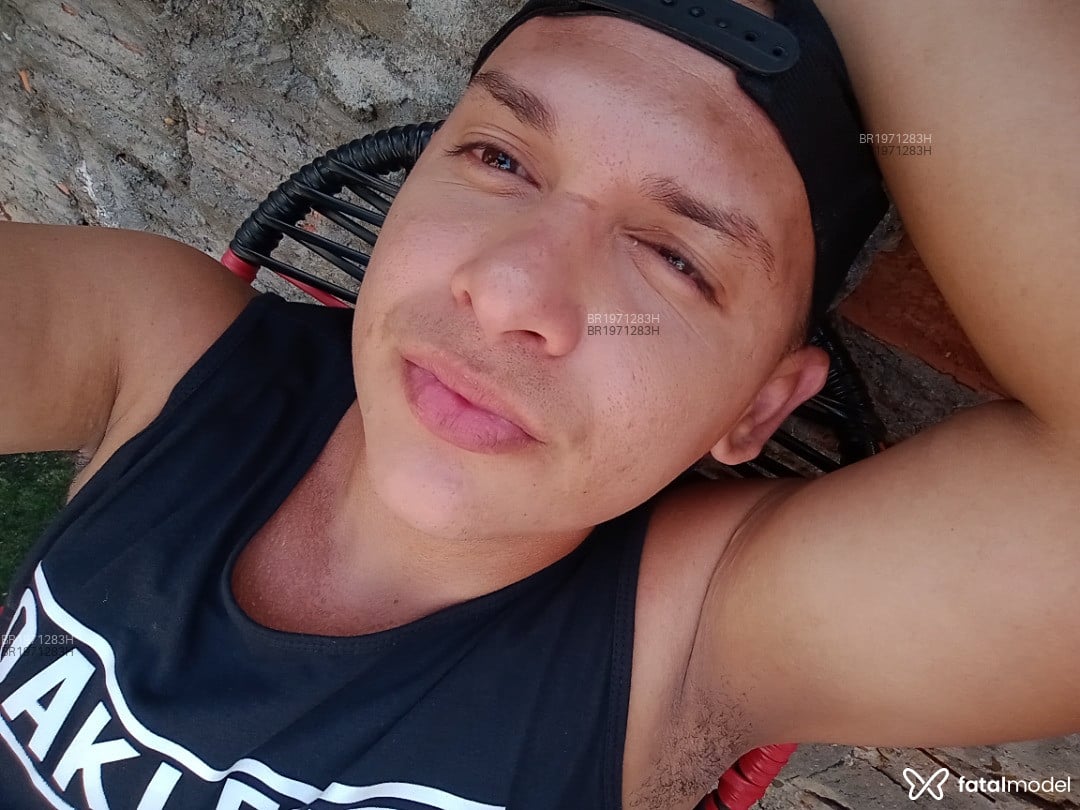 Acompanhante homem morena (o) de olhos castanhos - Amorzinho Acompanhante homem morena (o) de olhos castanhos - Amorzinho