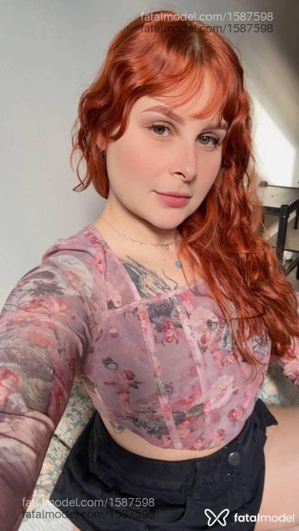 Acompanhante mulher ruiva (o) de olhos mel - Jade Miller