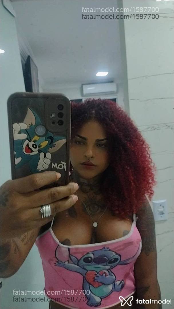 Acompanhante mulher ruiva (o) de olhos castanhos - Leonna