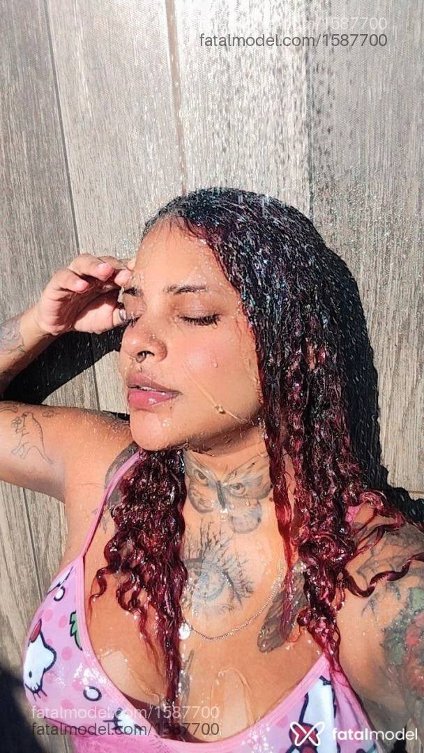 Acompanhante mulher ruiva (o) de olhos castanhos - Leonna