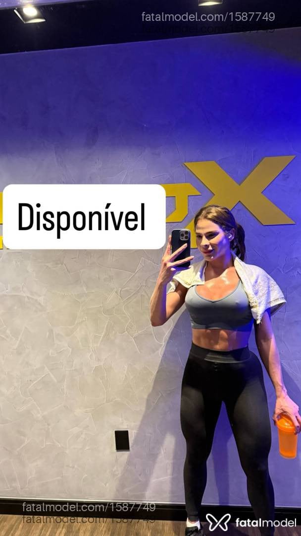 Acompanhante mulher trans loira (o) de olhos mel - Leonnora Angel