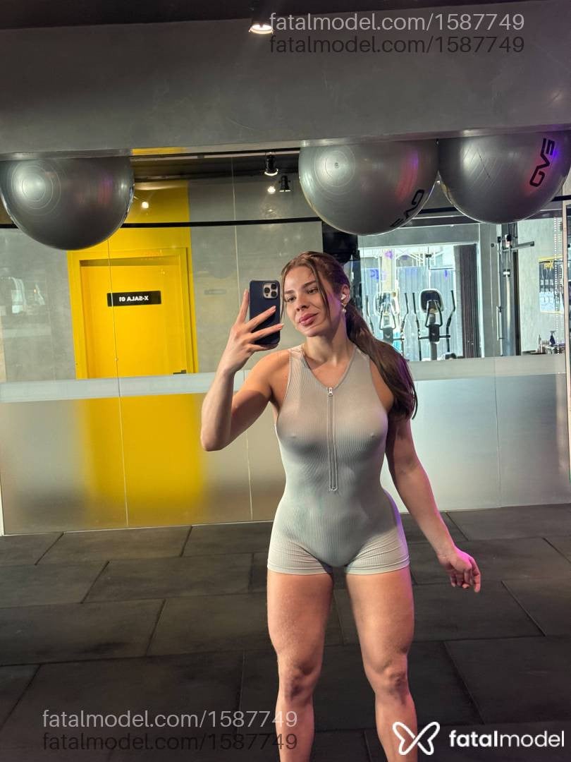 Acompanhante mulher trans loira (o) de olhos mel em Balneário Camboriú Acompanhante mulher trans loira (o) de olhos mel em Balneário Camboriú - Leonnora Angel