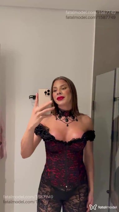 Acompanhante mulher trans loira (o) de olhos mel em Balneário Camboriú - Leonnora Angel