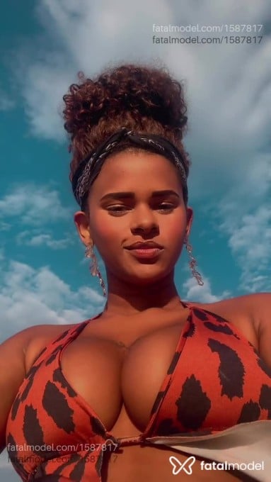 Acompanhante mulher com cabelo castanho de olhos castanhos em Rio das Ostras - Rayssa