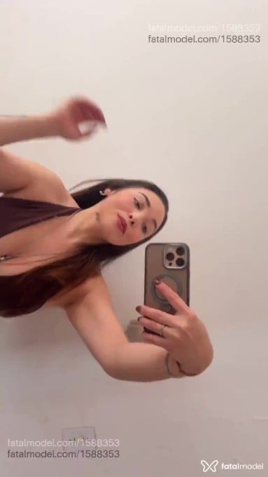 Acompanhante mulher com cabelo colorido de olhos castanhos em Campo Grande - Larissa Moraes