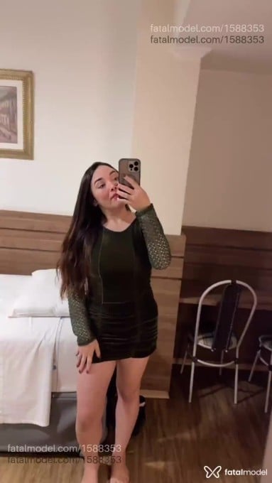 Acompanhante mulher com cabelo colorido de olhos castanhos em Campo Grande - Larissa Moraes