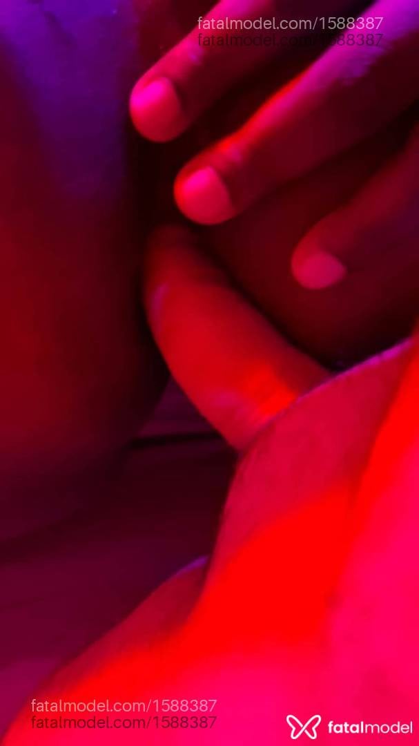 Acompanhante mulher morena (o) de olhos castanhos - Pérola Negra