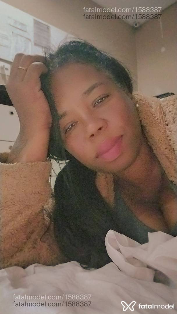 Acompanhante mulher morena (o) de olhos castanhos - Pérola Negra