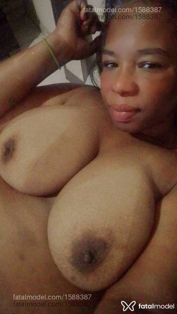 Acompanhante mulher morena (o) de olhos castanhos - Pérola Negra