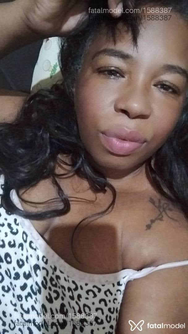 Acompanhante mulher morena (o) de olhos castanhos - Pérola Negra