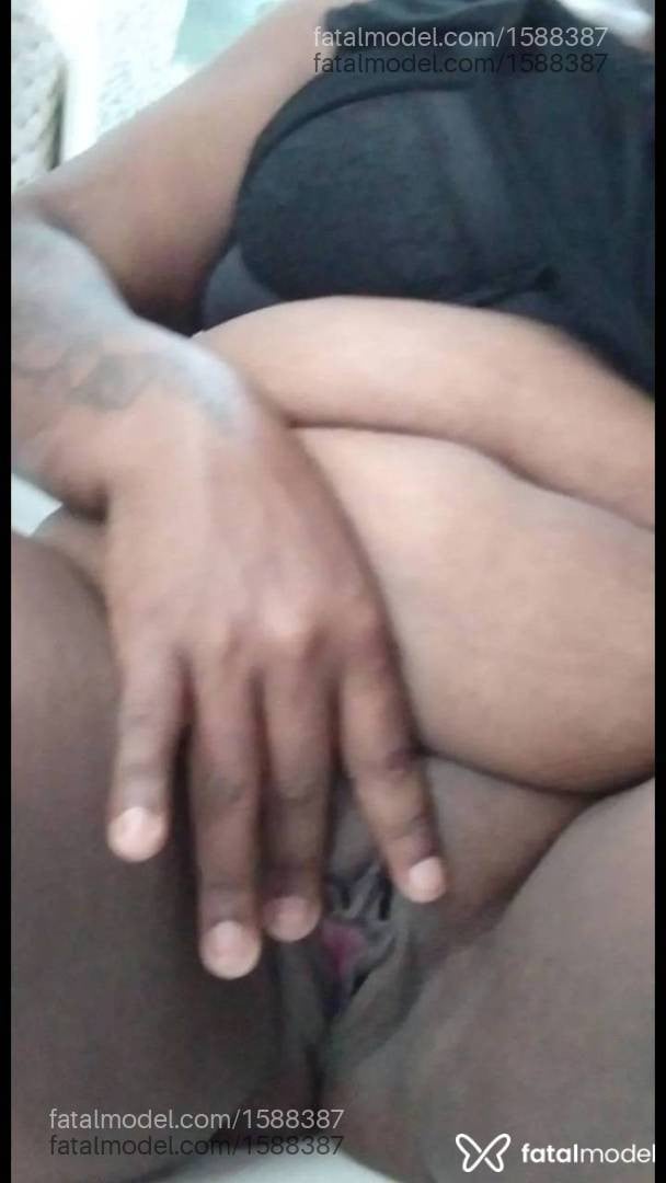 Acompanhante mulher morena (o) de olhos castanhos - Pérola Negra
