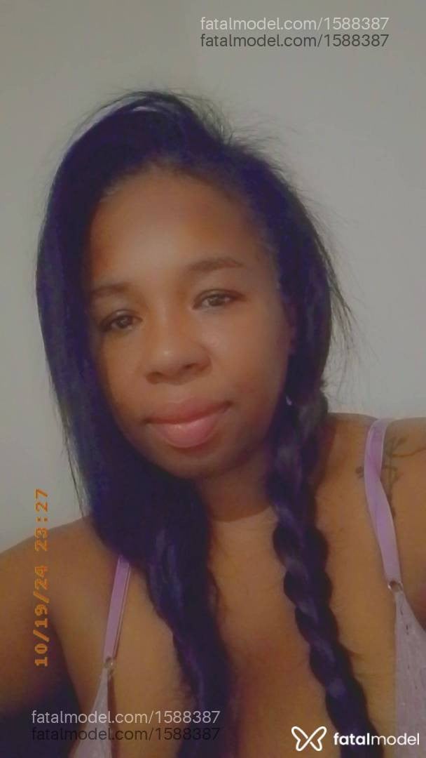 Acompanhante mulher morena (o) de olhos castanhos - Pérola Negra