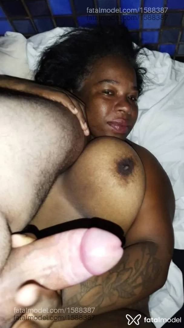 Acompanhante mulher morena (o) de olhos castanhos - Pérola Negra