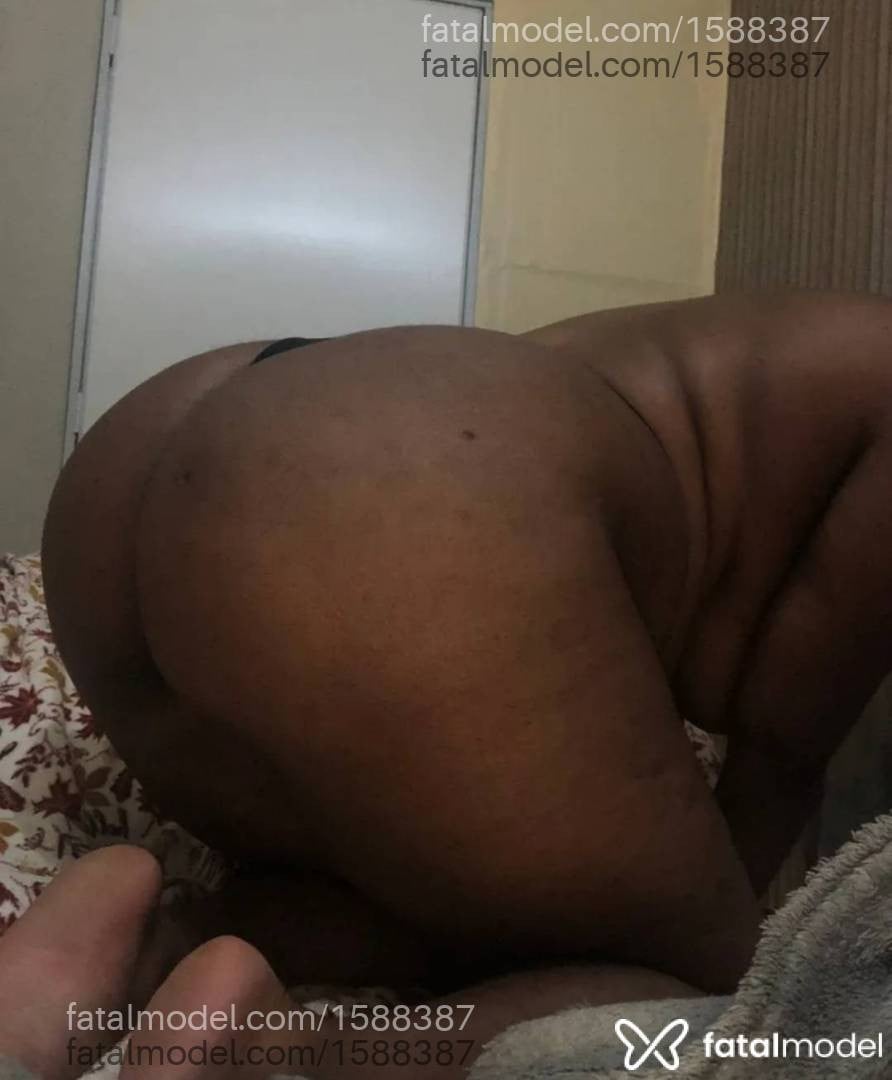 Acompanhante mulher morena (o) de olhos castanhos - Pérola Negra