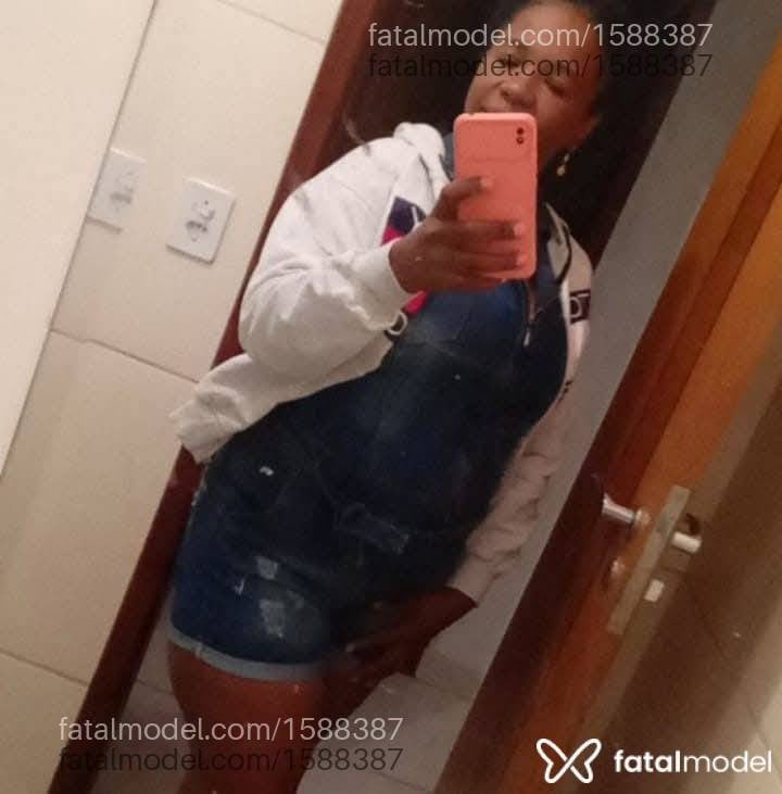Acompanhante mulher morena (o) de olhos castanhos - Pérola Negra