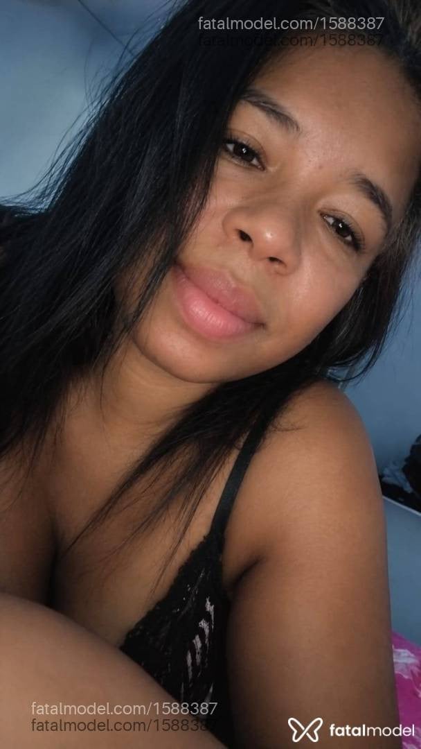 Acompanhante mulher morena (o) de olhos castanhos - Pérola Negra