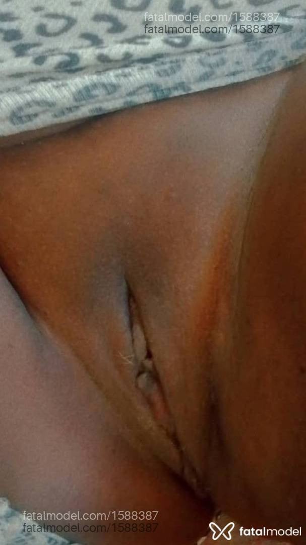 Acompanhante mulher morena (o) de olhos castanhos - Pérola Negra