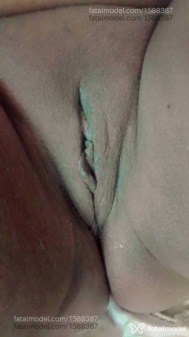 Acompanhante mulher morena (o) de olhos castanhos - Pérola Negra