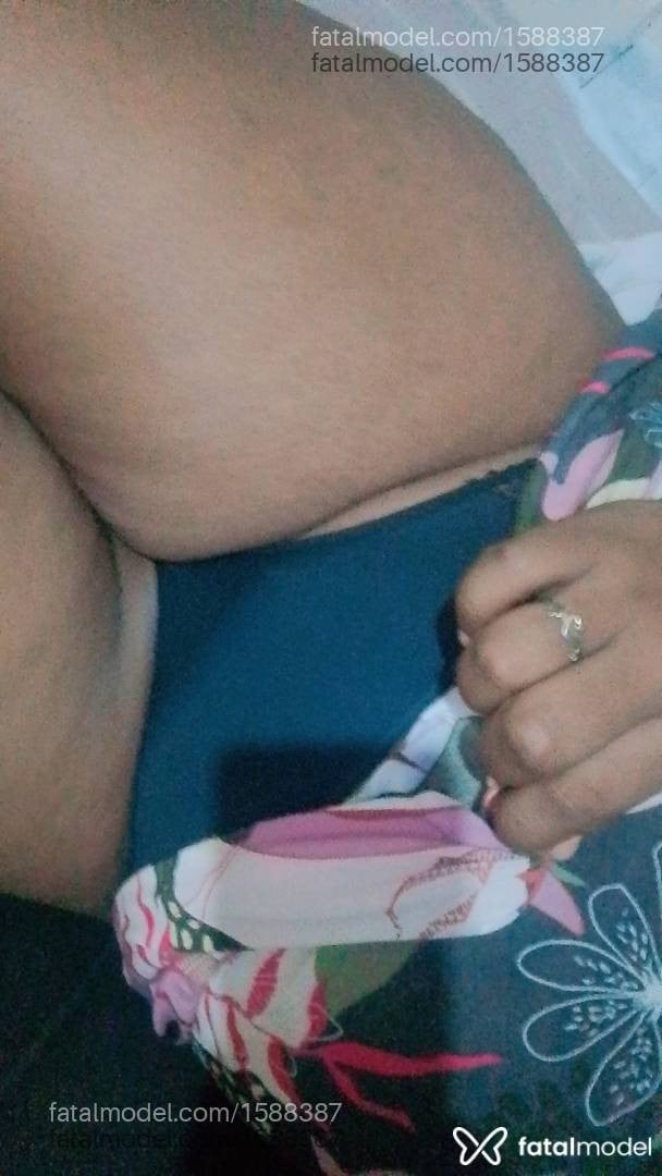 Acompanhante mulher morena (o) de olhos castanhos - Pérola Negra