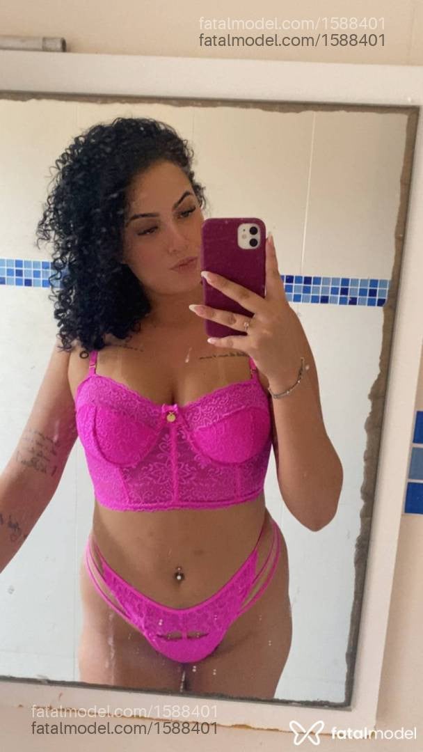 Acompanhante mulher com cabelo castanho de olhos castanhos - Michelli Acompanhante mulher com cabelo castanho de olhos castanhos - Michelli