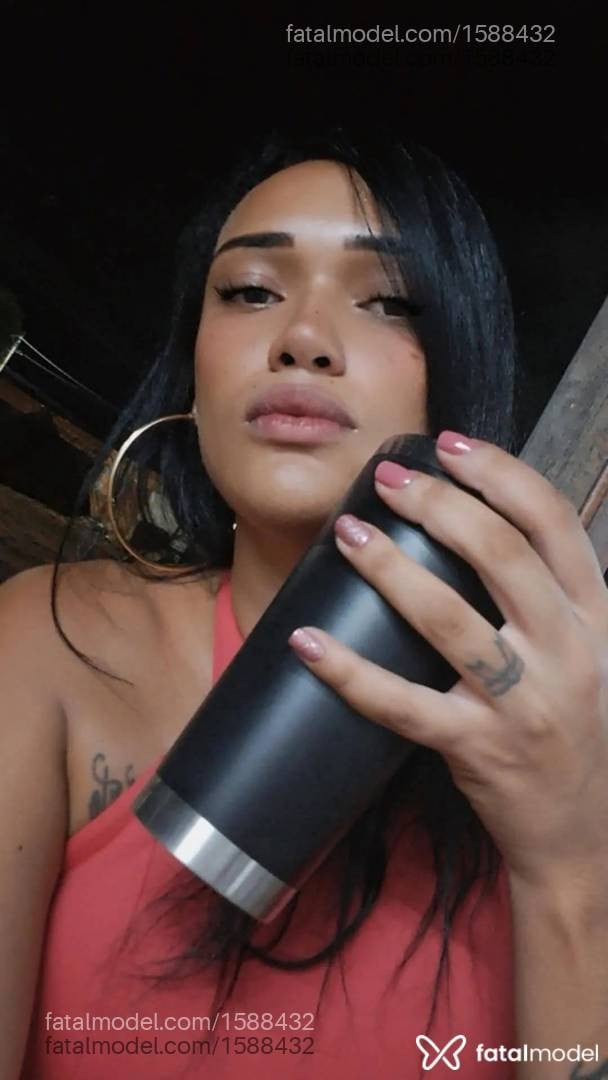 Acompanhante mulher morena (o) de olhos castanhos - Latifa