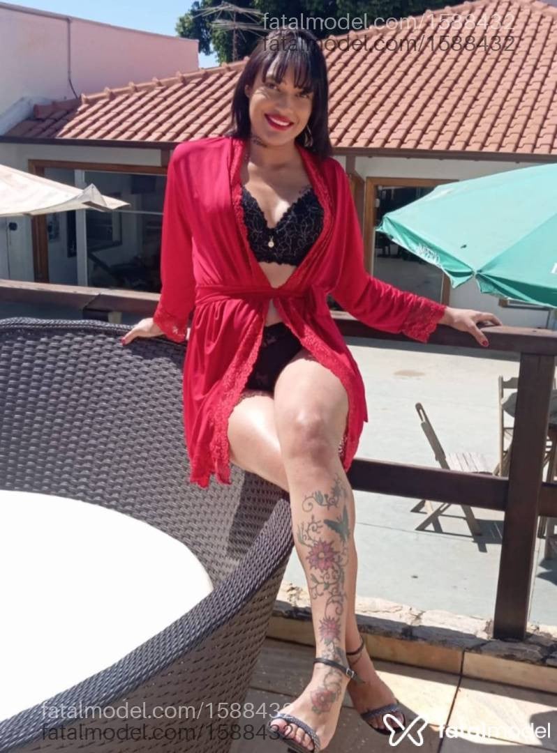 Acompanhante mulher morena (o) de olhos castanhos - Latifa