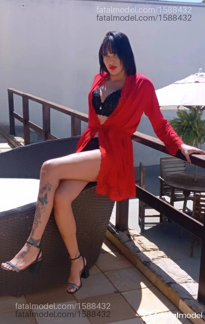 Acompanhante mulher morena (o) de olhos castanhos - Latifa