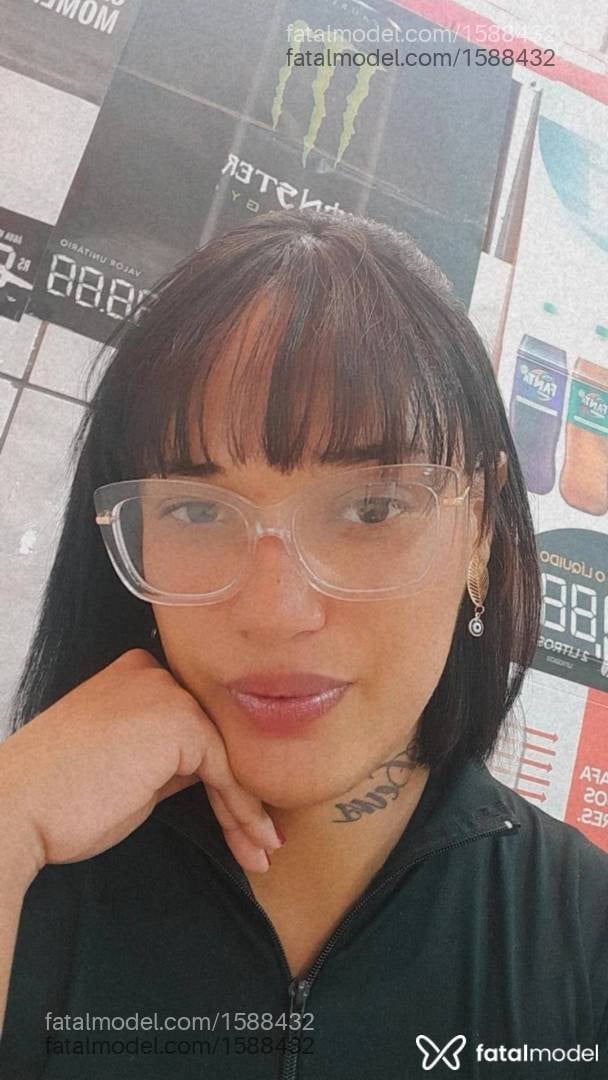 Acompanhante mulher morena (o) de olhos castanhos - Latifa