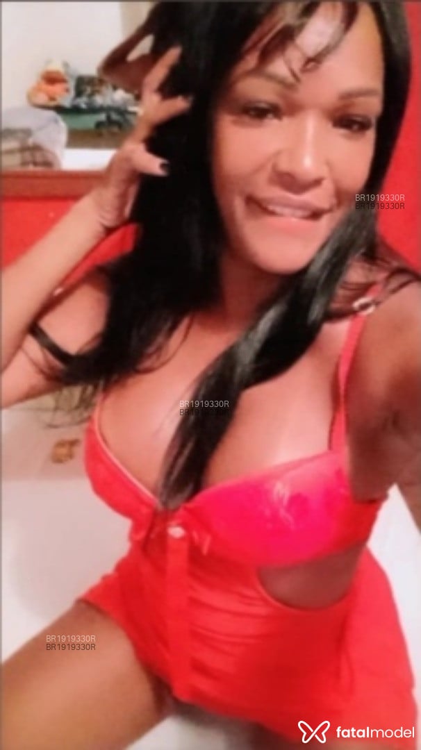 Acompanhante mulher com cabelo castanho de olhos castanhos - Emanuelle Borges